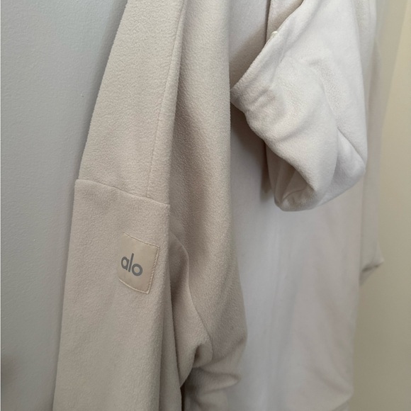 Alo Reversible Oversized Rain Jacket - Picture 4 of 5